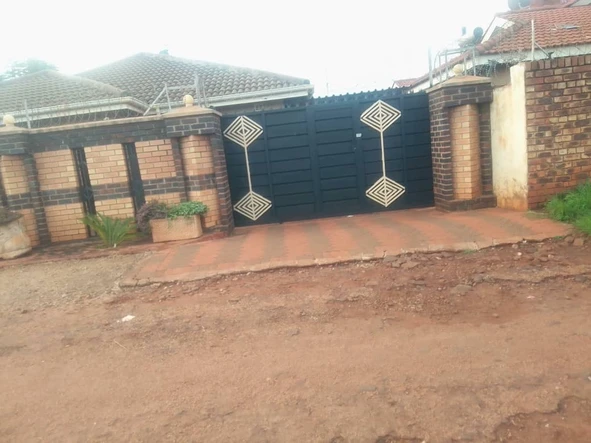 Neat 2 bed in Kuwadzana Phase 3