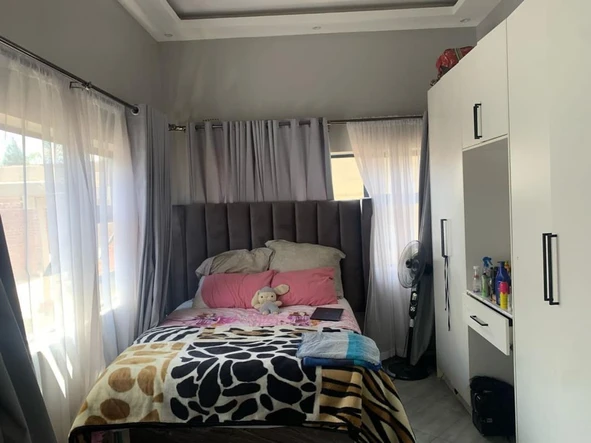 4 Bedroom Flat & Apartment