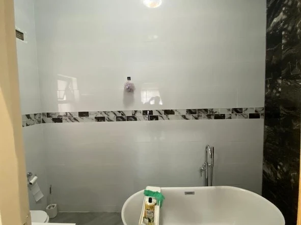 4 Bedroom Flat & Apartment