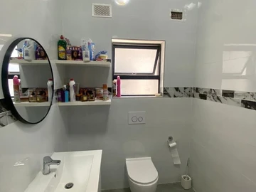 4 Bedroom Flat & Apartment