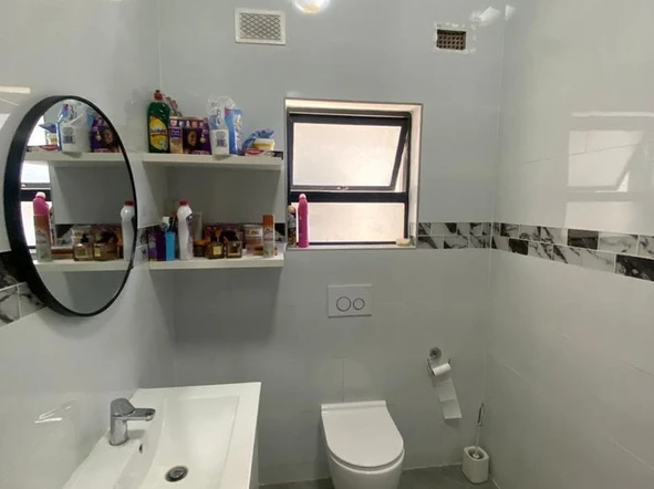 4 Bedroom Flat & Apartment