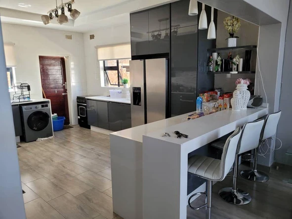 4 Bedroom Flat & Apartment