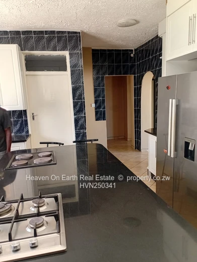 Double storey house and cottage to let  (Sole Mandate)