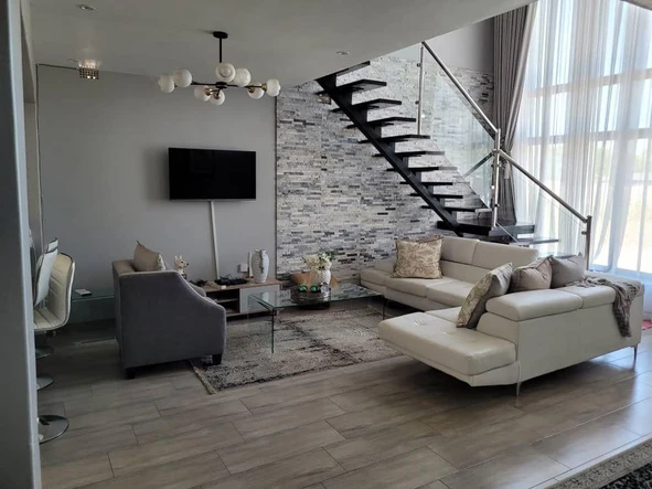 4 Bedroom Flat & Apartment