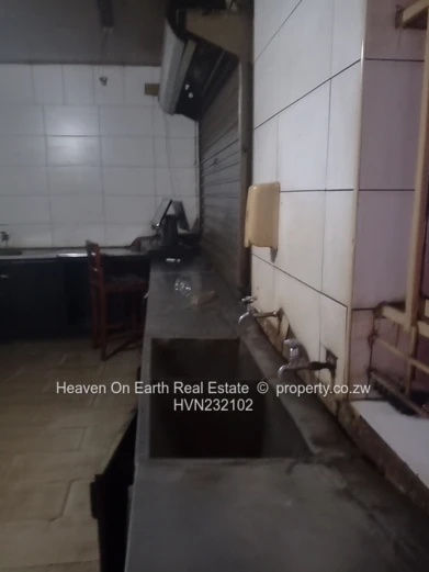 Golden opportunity in a high traffic street!!! (Sole Mandate)