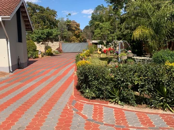 Vainona House for Executives