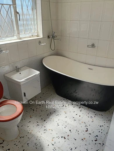 Double storey house and cottage to let  (Sole Mandate)