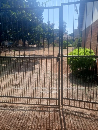 Secure 2 bedroomed flat on 2nd street !! (Sole Mandate)