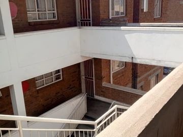 2 Bedroom Flat & Apartment