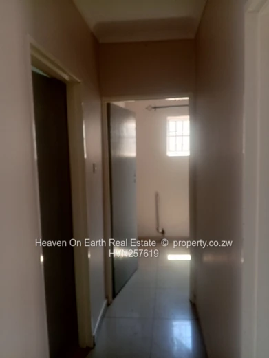 Modern and neat starter home to rent !! (Sole Mandate)