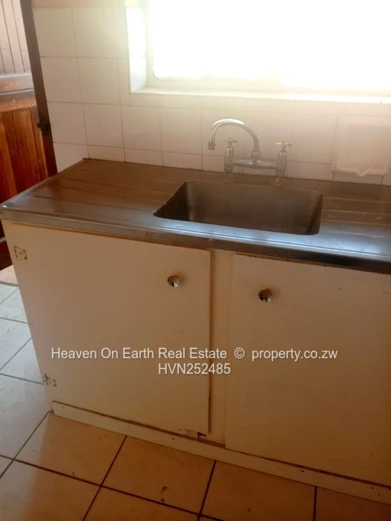 Secure 2 bedroomed flat on 2nd street !! (Sole Mandate)