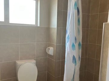 3 Bedroom Flat & Apartment