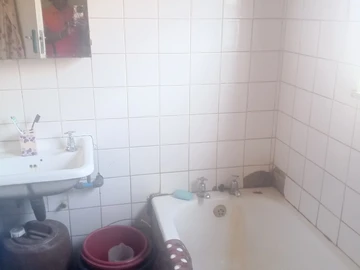 2 Bedroom Flat & Apartment