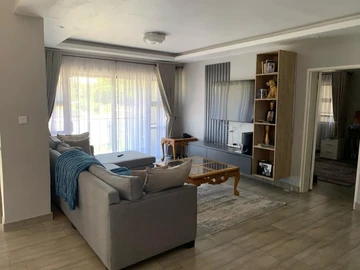 4 Bedroom Flat & Apartment