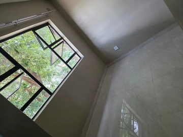 3 Bedroom Flat & Apartment