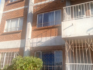2 Bedroom Flat & Apartment