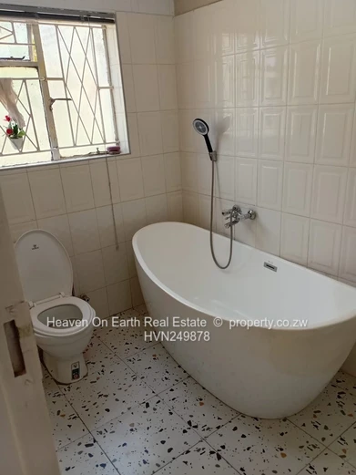 Modern Double storey house to rent 