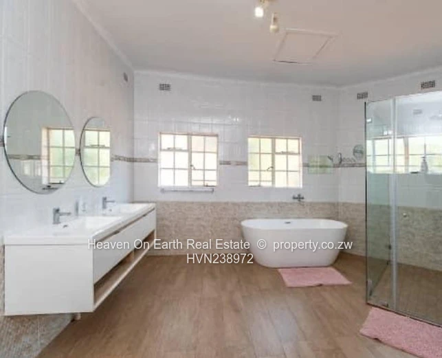 Fully furnished !! (Sole Mandate)