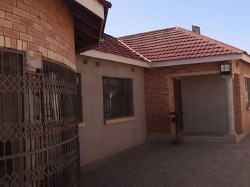 5-Bedroom Family Home for Sale with Amenities in Beitbridge, Zimbabwe