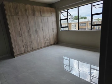 3 Bedroom Flat & Apartment