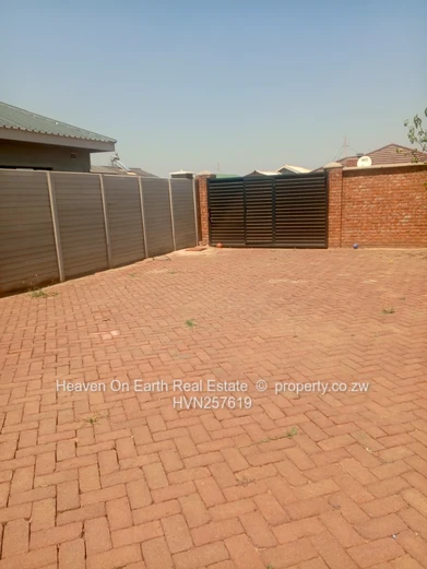 Modern and neat starter home to rent !! (Sole Mandate)