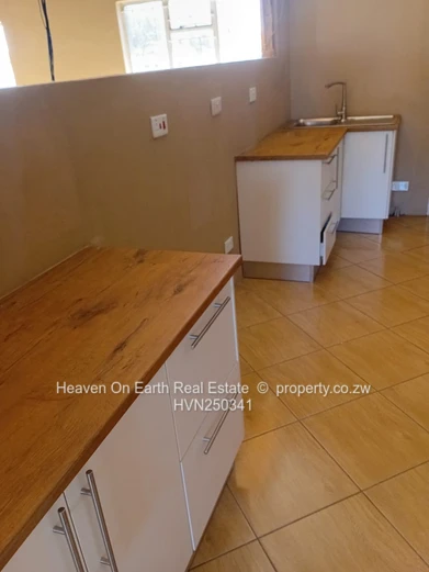 Double storey house and cottage to let  (Sole Mandate)