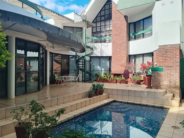 3 Bedroom Flat & Apartment