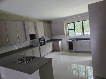 3 Bedroom Flat & Apartment