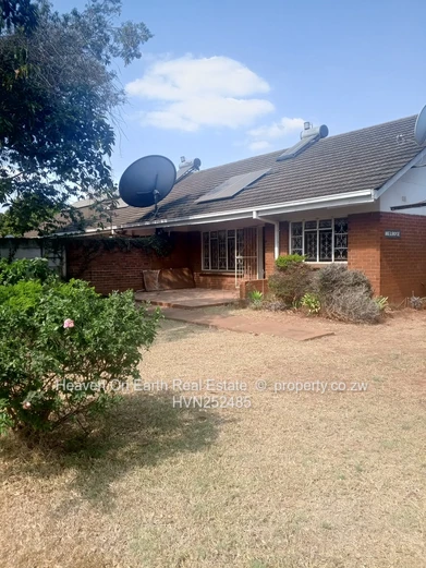 Secure 2 bedroomed flat on 2nd street !! (Sole Mandate)