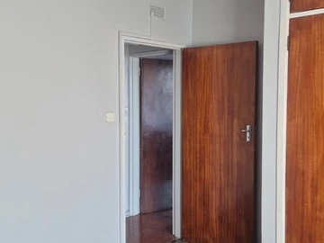 2 Bedroom Flat & Apartment
