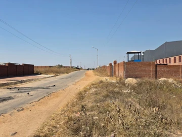 Commercial & Industrial Land